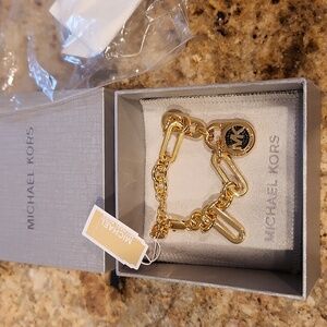 MICHAEL KORS Limited Edition Chainlink Bracelet. Gold W/ Lock Hardware Logo. NEW